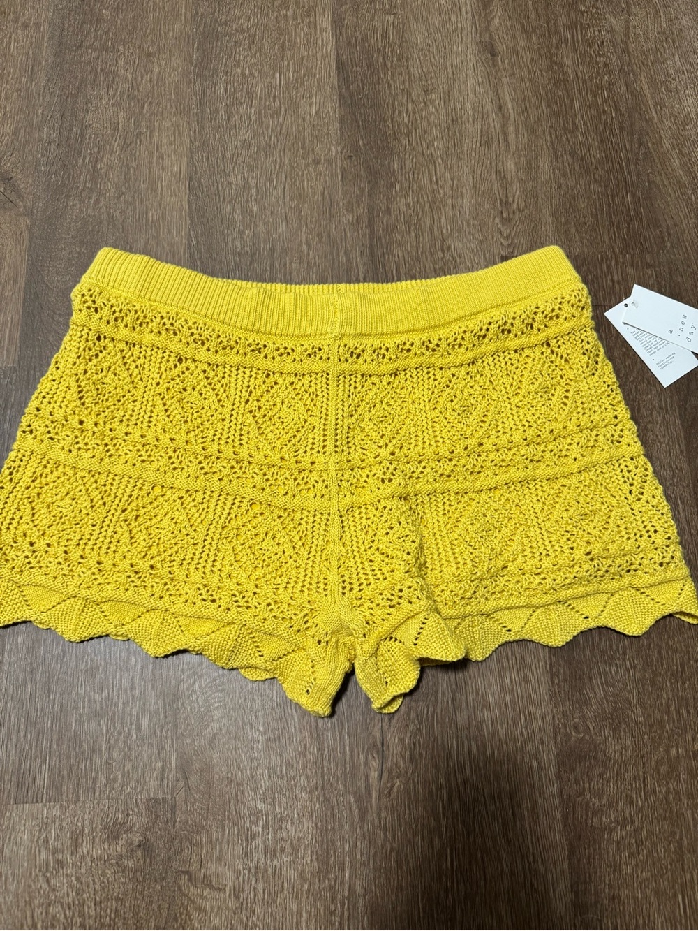 A New Day Women’s Crochet Shorts Ribbed Waistband Scallop Edge Yellow Size Large